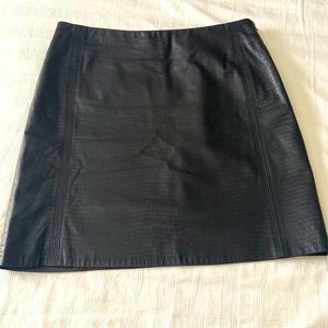 Like new, I’d collection, leather mini skirt, size 6